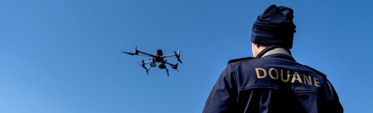 Image - Customs employee pilots drone